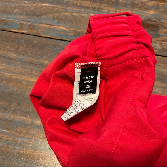 SHEIN Red Cargo Shorts 1XL NWT - Picture 4 of 5